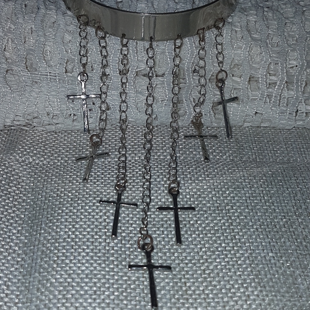 Cross dangled upper arm cuff - Picture 2 of 3